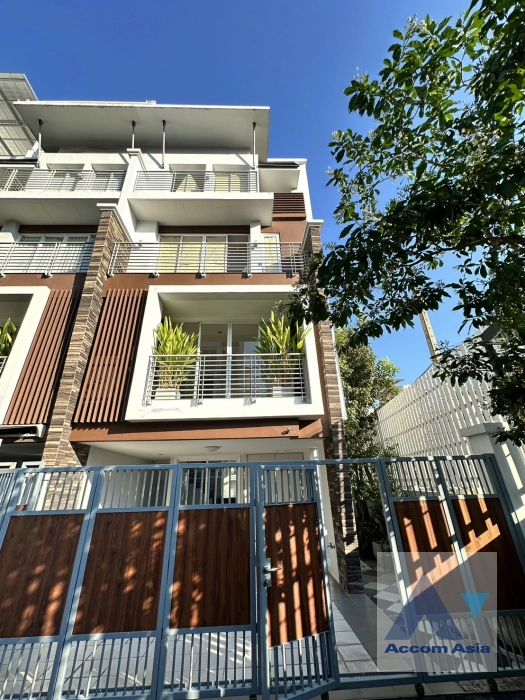  3 Bedrooms  Townhouse For Sale in Sathorn, Bangkok  near BRT Thanon Chan (AA40314)