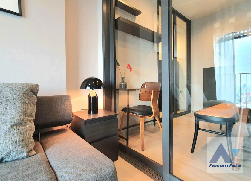  1 Bedroom  Condominium For Rent in Phaholyothin, Bangkok  near MRT Rama 9 - ARL Makkasan (AA40322)