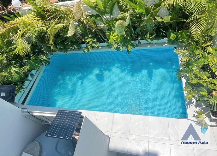 Private Swimming Pool |  5 Bedrooms  House For Rent & Sale in Ratchadapisek, Bangkok  near MRT Lat Phrao (AA40327)