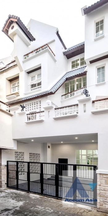 40  5 br House for rent and sale in Ratchadaphisek ,Bangkok MRT Lat Phrao at Busarakum Place AA40327