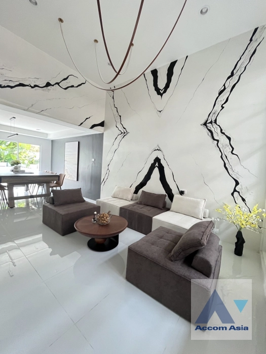 11  5 br House for rent and sale in Ratchadaphisek ,Bangkok MRT Lat Phrao at Busarakum Place AA40327