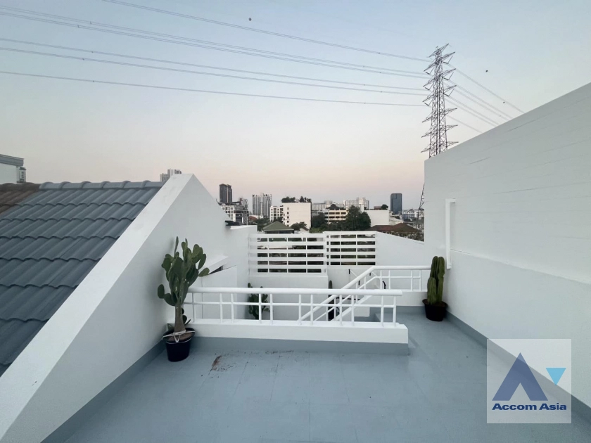 43  5 br House for rent and sale in Ratchadaphisek ,Bangkok MRT Lat Phrao at Busarakum Place AA40327