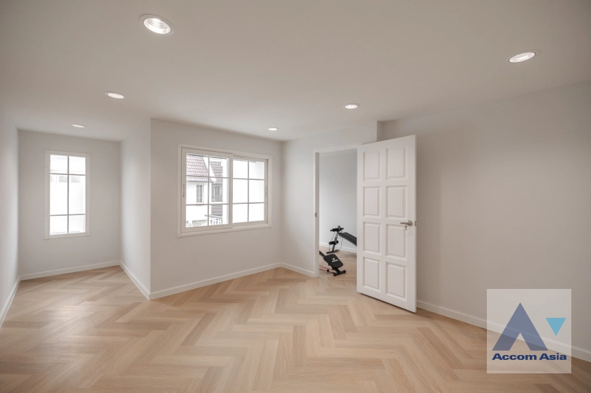 26  5 br House for rent and sale in Ratchadaphisek ,Bangkok MRT Lat Phrao at Busarakum Place AA40327