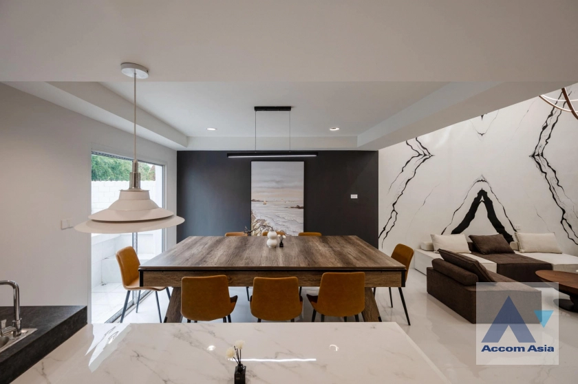 7  5 br House for rent and sale in Ratchadaphisek ,Bangkok MRT Lat Phrao at Busarakum Place AA40327