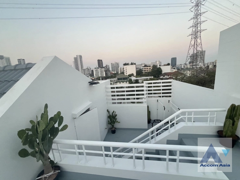 42  5 br House for rent and sale in Ratchadaphisek ,Bangkok MRT Lat Phrao at Busarakum Place AA40327