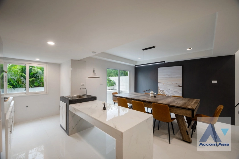 14  5 br House for rent and sale in Ratchadaphisek ,Bangkok MRT Lat Phrao at Busarakum Place AA40327