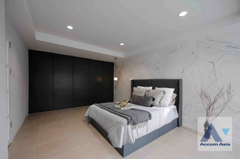 33  5 br House for rent and sale in Ratchadaphisek ,Bangkok MRT Lat Phrao at Busarakum Place AA40327