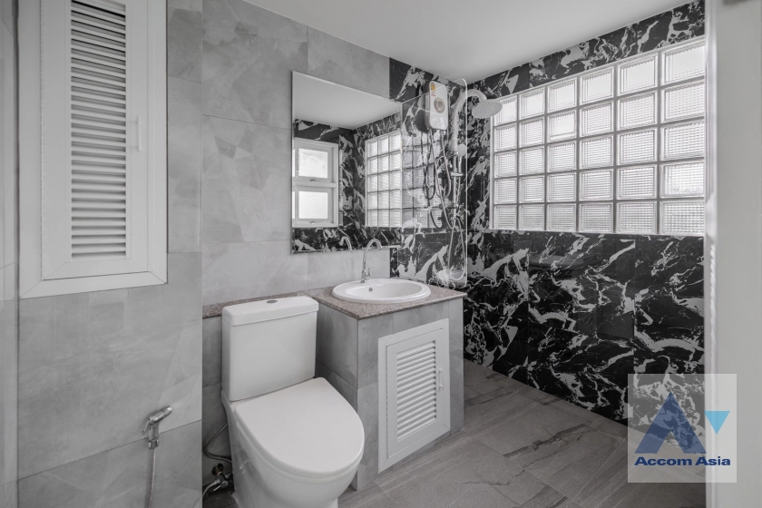 35  5 br House for rent and sale in Ratchadaphisek ,Bangkok MRT Lat Phrao at Busarakum Place AA40327