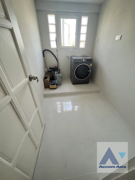 36  5 br House for rent and sale in Ratchadaphisek ,Bangkok MRT Lat Phrao at Busarakum Place AA40327