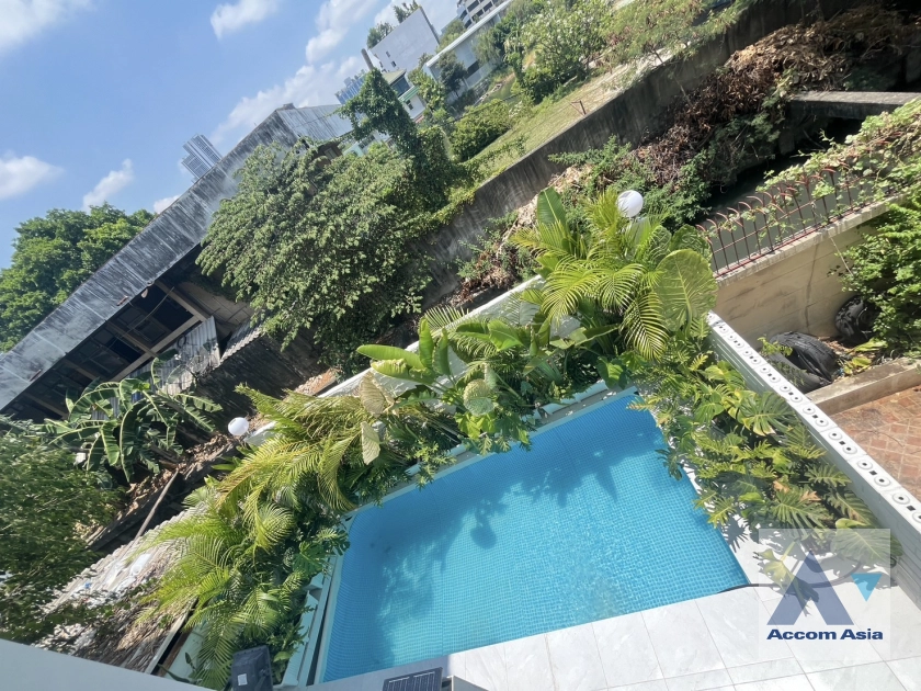 17  5 br House for rent and sale in Ratchadaphisek ,Bangkok MRT Lat Phrao at Busarakum Place AA40327