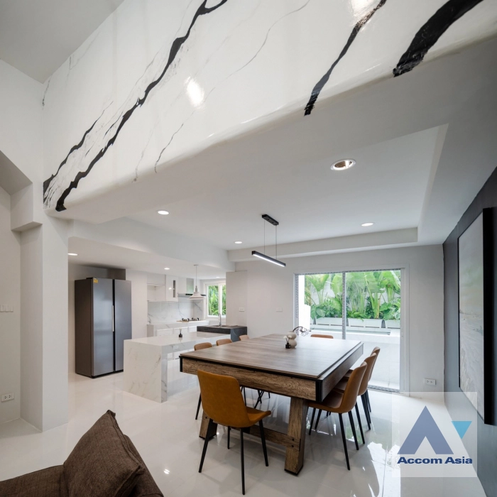 6  5 br House for rent and sale in Ratchadaphisek ,Bangkok MRT Lat Phrao at Busarakum Place AA40327