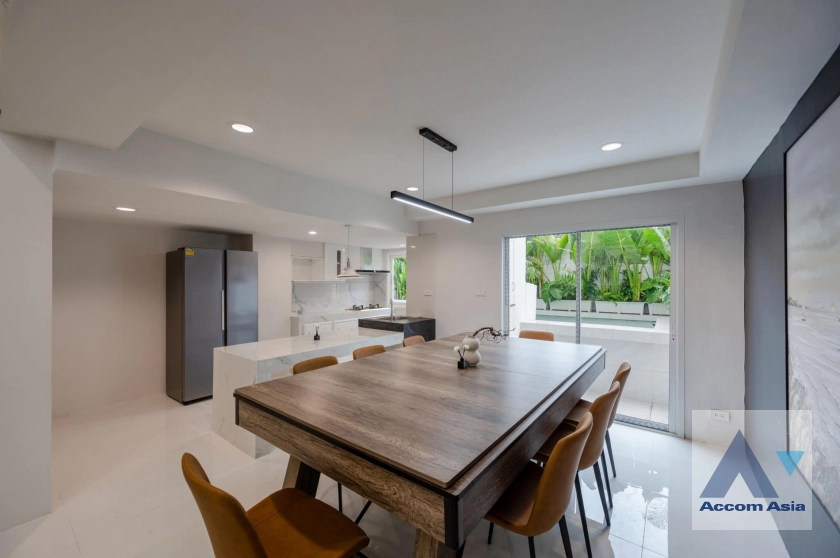 8  5 br House for rent and sale in Ratchadaphisek ,Bangkok MRT Lat Phrao at Busarakum Place AA40327