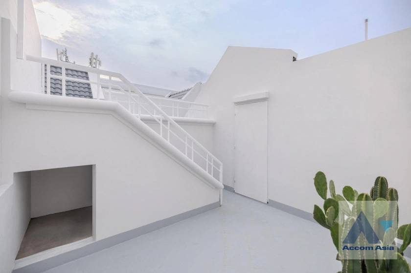 41  5 br House for rent and sale in Ratchadaphisek ,Bangkok MRT Lat Phrao at Busarakum Place AA40327