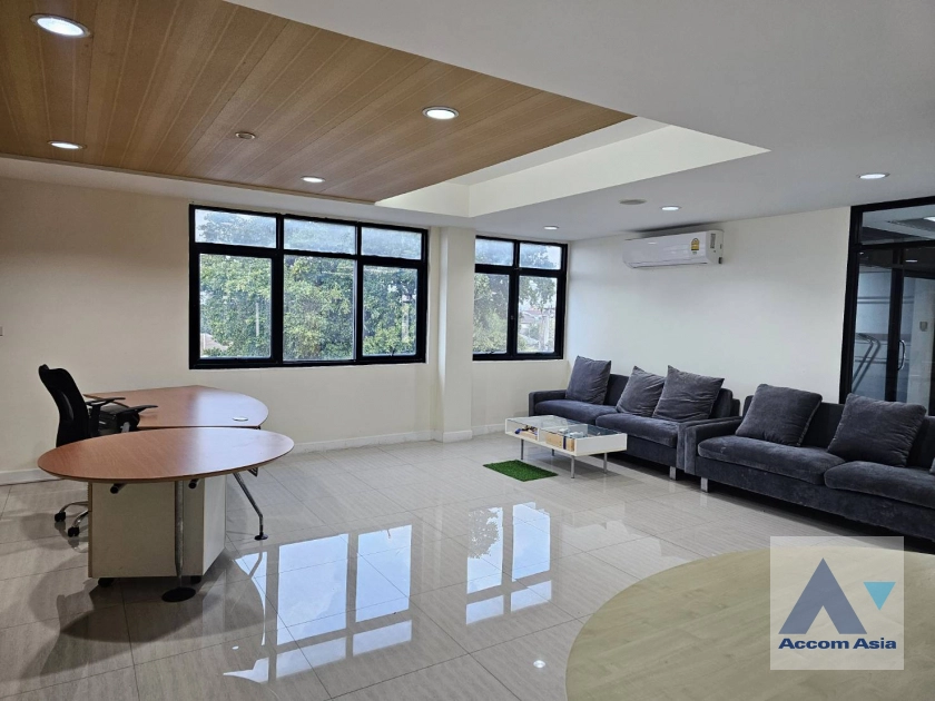  1  Office Space For Rent in Phaholyothin ,  AA40332
