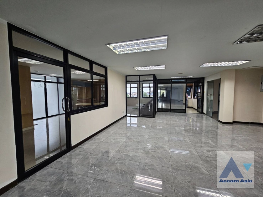 5  Office Space For Rent in Phaholyothin ,  AA40332