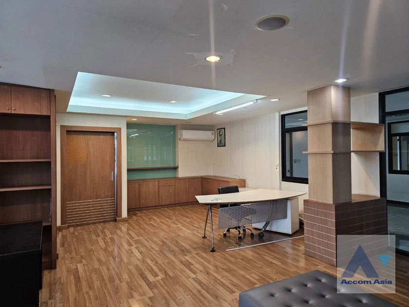 1  Office Space For Rent in Phaholyothin ,  AA40332
