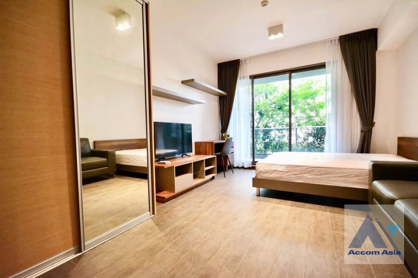  1 Bedroom  Condominium For Sale in Sukhumvit, Bangkok  near BTS Ekkamai (AA40335)