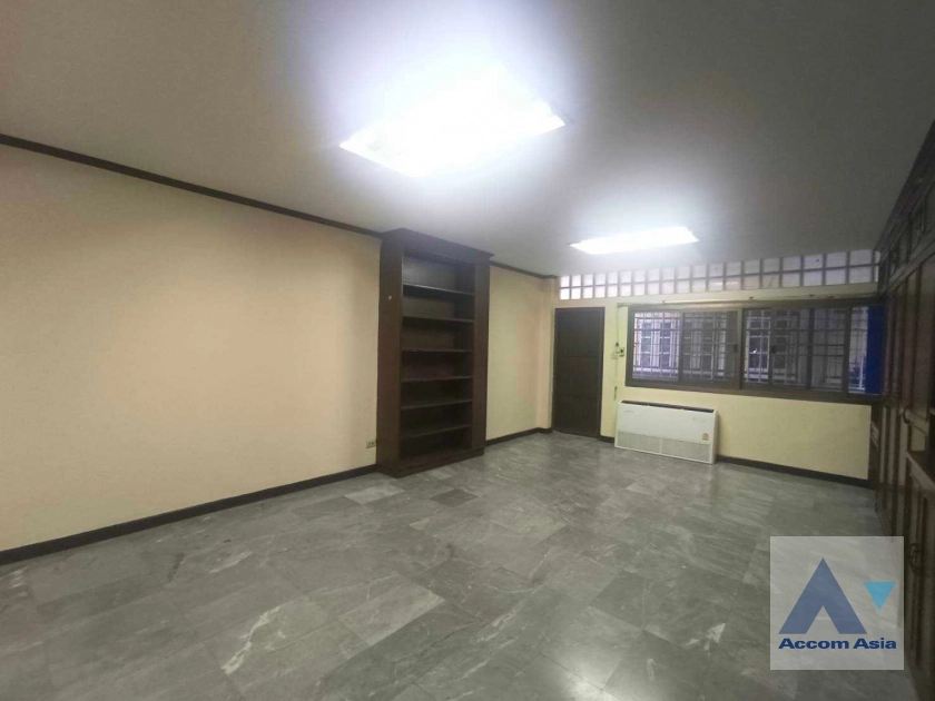 12  4 br Townhouse For Rent in Rama 3 ,Bangkok BRT Rama IX Bridge AA40337