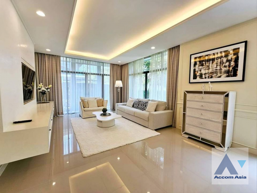  4 Bedrooms  House For Rent & Sale in Pattanakarn, Bangkok  near ARL Hua Mak (AA40345)