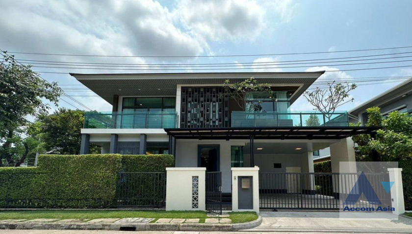  4 Bedrooms  House For Rent & Sale in Pattanakarn, Bangkok  near ARL Hua Mak (AA40345)
