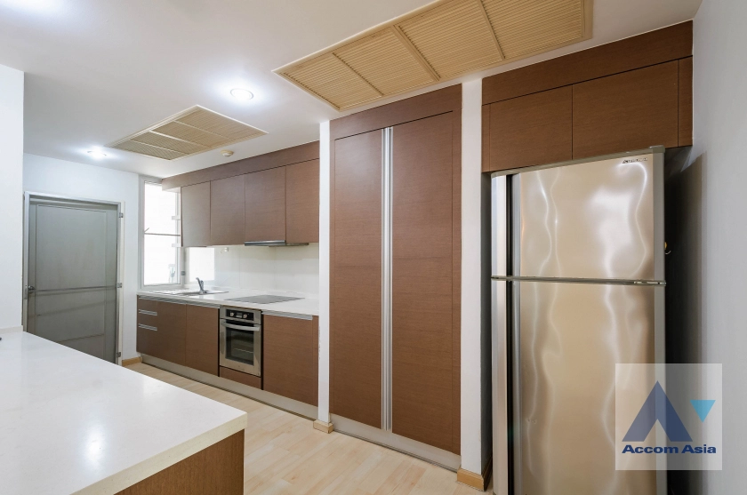  3 Bedrooms  Apartment For Rent in Sukhumvit, Bangkok  near BTS Asok - MRT Sukhumvit (AA40353)