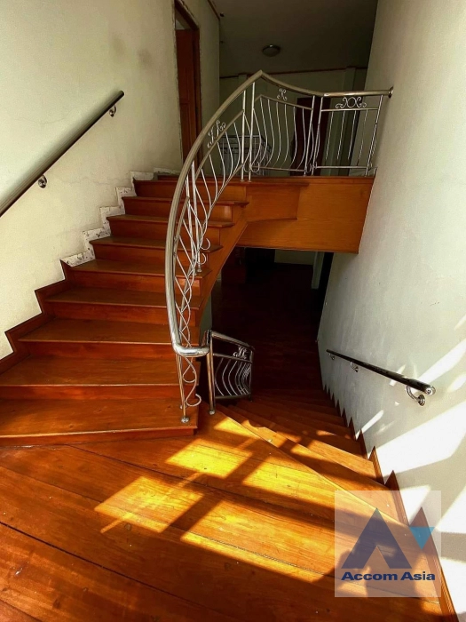 4  3 br House For Sale in Pattanakarn ,Bangkok  AA40371