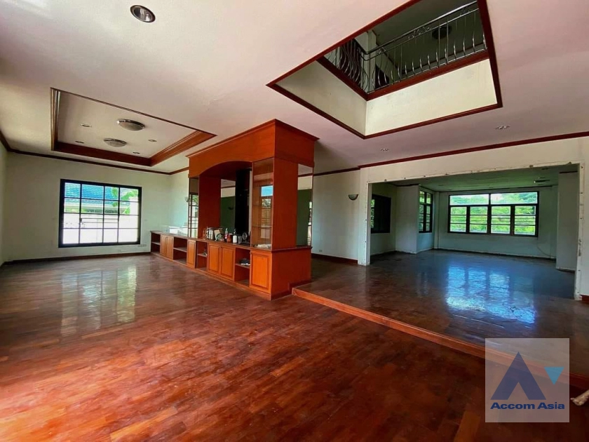  3 Bedrooms  House For Sale in Pattanakarn, Bangkok  (AA40371)