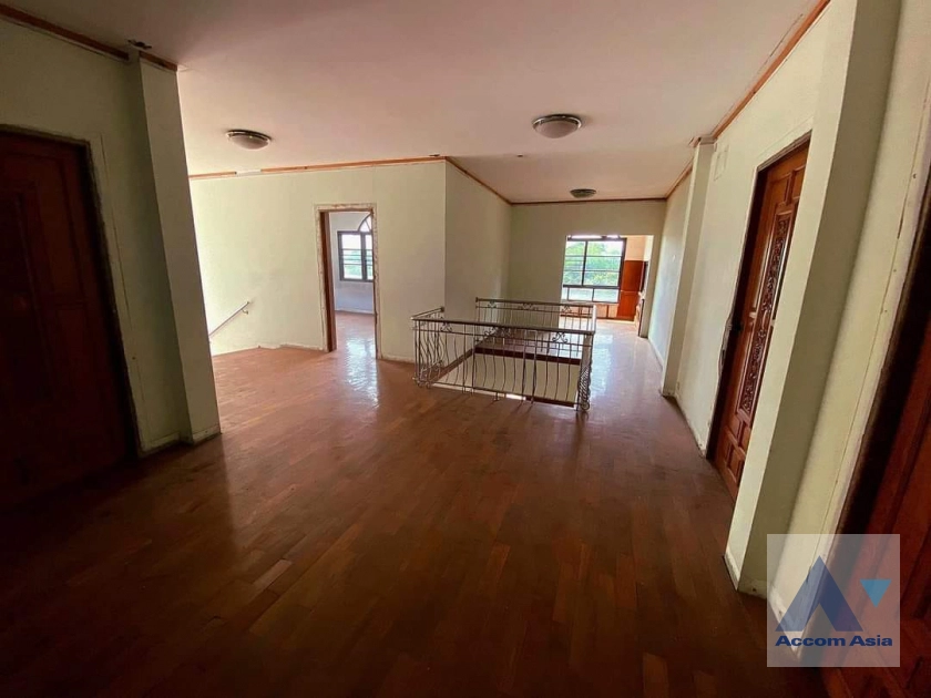 5  3 br House For Sale in Pattanakarn ,Bangkok  AA40371