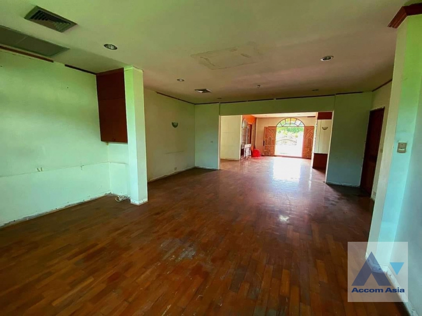  1  3 br House For Sale in Pattanakarn ,Bangkok  AA40371