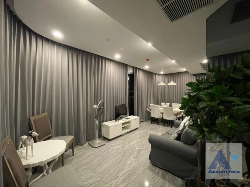 Fully Furnished |  2 Bedrooms  Condominium For Rent in Silom, Bangkok  near MRT Sam Yan (AA40374)