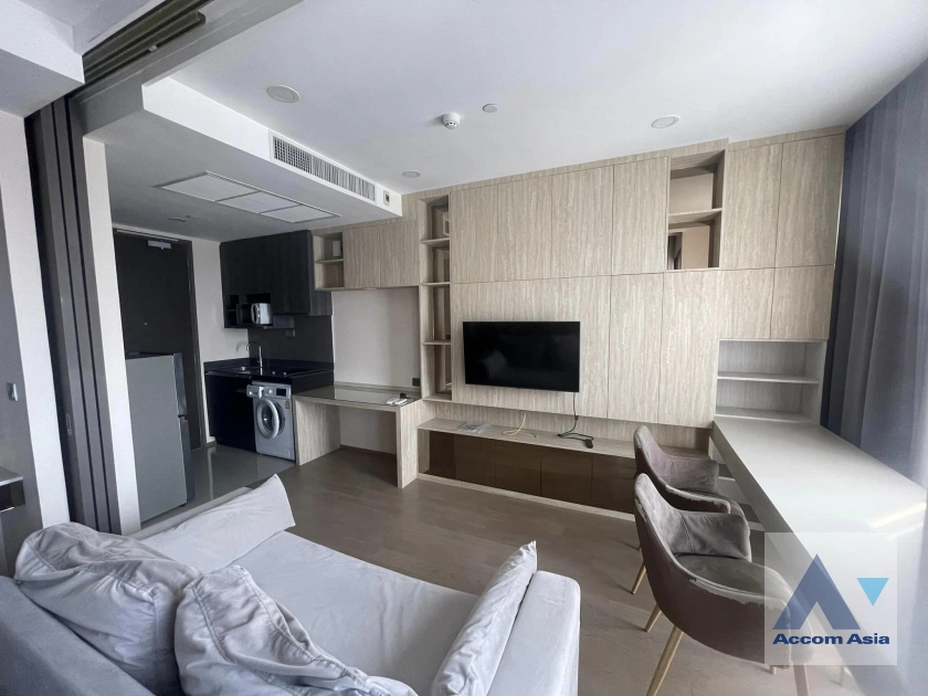  1 Bedroom  Condominium For Rent & Sale in Silom, Bangkok  near MRT Sam Yan (AA40378)