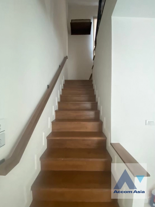 6  4 br House for rent and sale in Pattanakarn ,Bangkok ARL Ban Thap Chang at Manthana Onnut–Wongwaen 4 AA40385