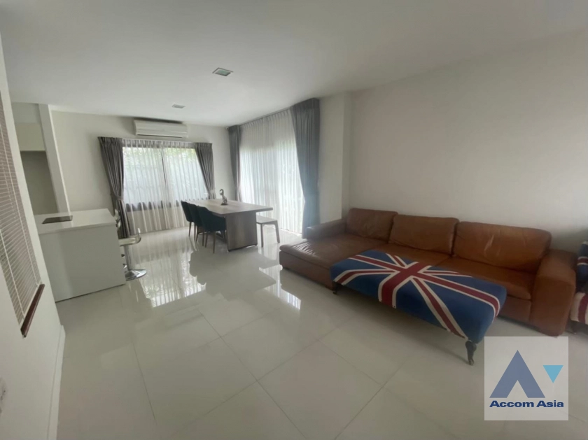  4 Bedrooms  House For Rent & Sale in Pattanakarn, Bangkok  near ARL Ban Thap Chang (AA40385)