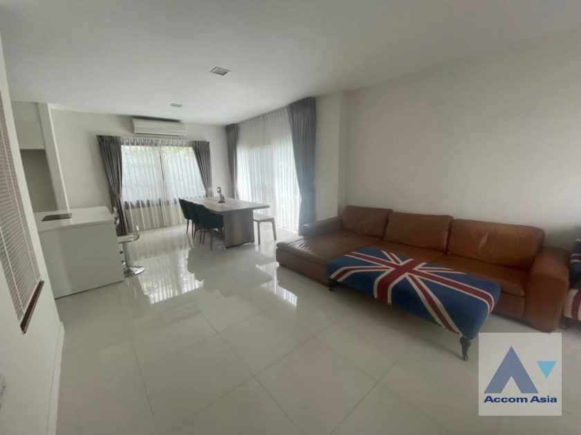 unit 4 Bedrooms  House For Rent & Sale in Pattanakarn, Bangkok  near ARL Ban Thap Chang (AA40385)