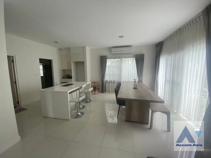 unit 4 Bedrooms  House For Rent & Sale in Pattanakarn, Bangkok  near ARL Ban Thap Chang (AA40385)