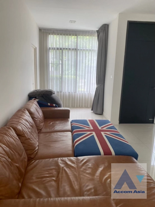 unit 4 Bedrooms  House For Rent & Sale in Pattanakarn, Bangkok  near ARL Ban Thap Chang (AA40385)