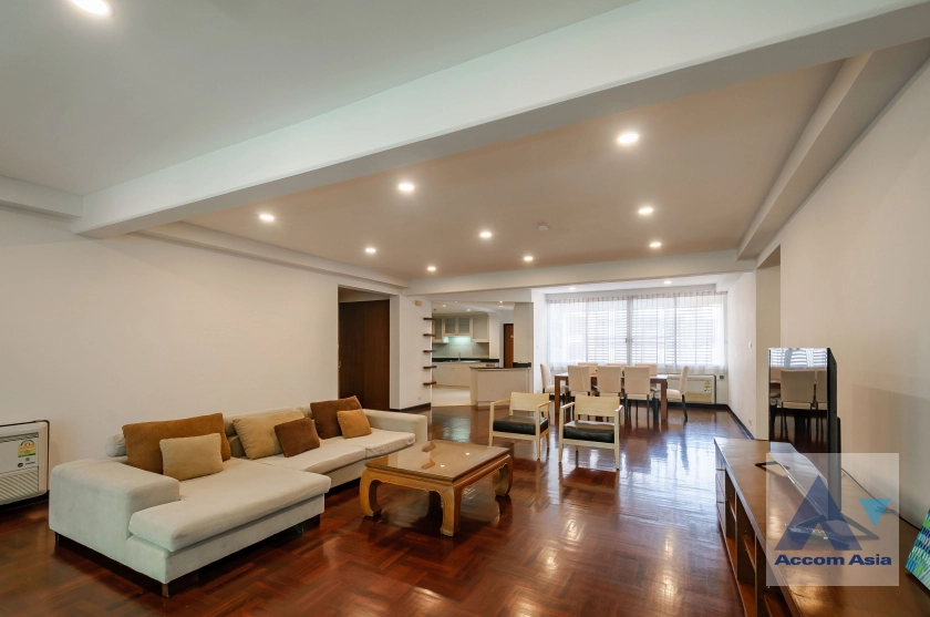  3 Bedrooms  Apartment For Rent in Sukhumvit, Bangkok  near BTS Asok - MRT Sukhumvit (AA40386)