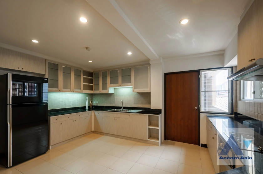 5  3 br Apartment for rent and sale in Sukhumvit ,Bangkok BTS Asok - MRT Sukhumvit at Easy to access BTS Skytrain AA40386