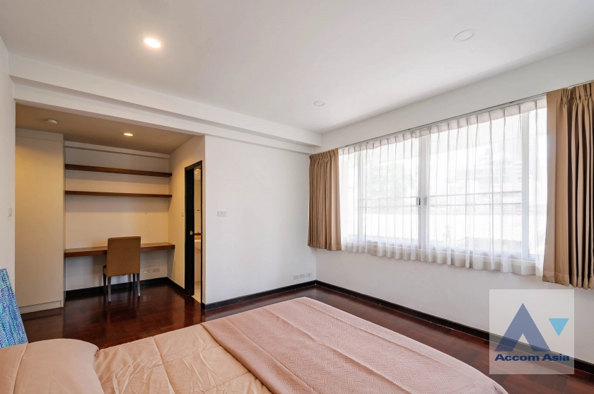 8  3 br Apartment for rent and sale in Sukhumvit ,Bangkok BTS Asok - MRT Sukhumvit at Easy to access BTS Skytrain AA40386