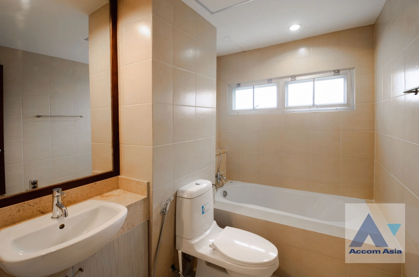 9  3 br Apartment for rent and sale in Sukhumvit ,Bangkok BTS Asok - MRT Sukhumvit at Easy to access BTS Skytrain AA40386