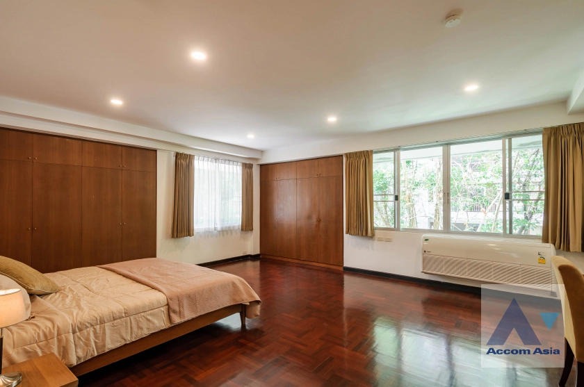 11  3 br Apartment for rent and sale in Sukhumvit ,Bangkok BTS Asok - MRT Sukhumvit at Easy to access BTS Skytrain AA40386