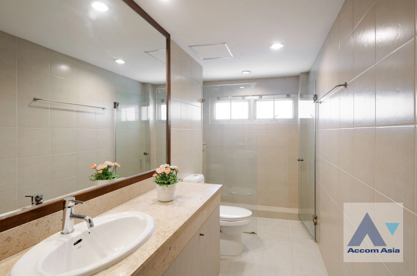 12  3 br Apartment for rent and sale in Sukhumvit ,Bangkok BTS Asok - MRT Sukhumvit at Easy to access BTS Skytrain AA40386