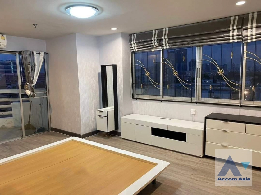 8  3 br Condominium For Rent in Ratchadaphisek ,Bangkok  at Thara Ruean Kaew AA40394