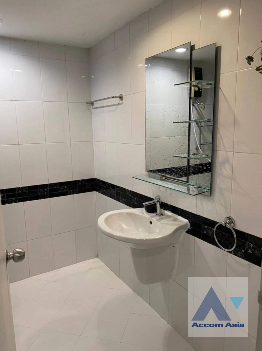 9  3 br Condominium For Rent in Ratchadaphisek ,Bangkok  at Thara Ruean Kaew AA40394