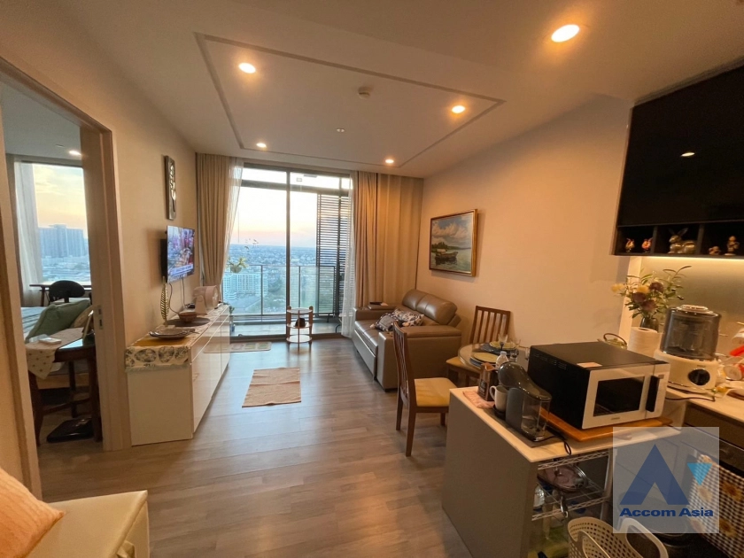  1 Bedroom  Condominium For Rent & Sale in Phaholyothin, Bangkok  (AA40395)