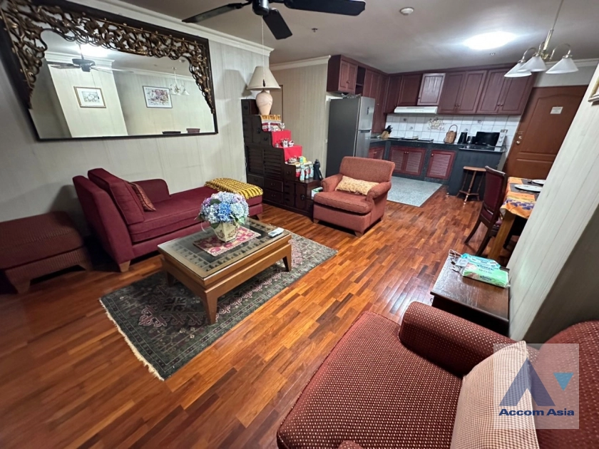 unit 2 Bedrooms  Condominium For Rent in Phaholyothin, Bangkok  near BTS Ari (AA40396)