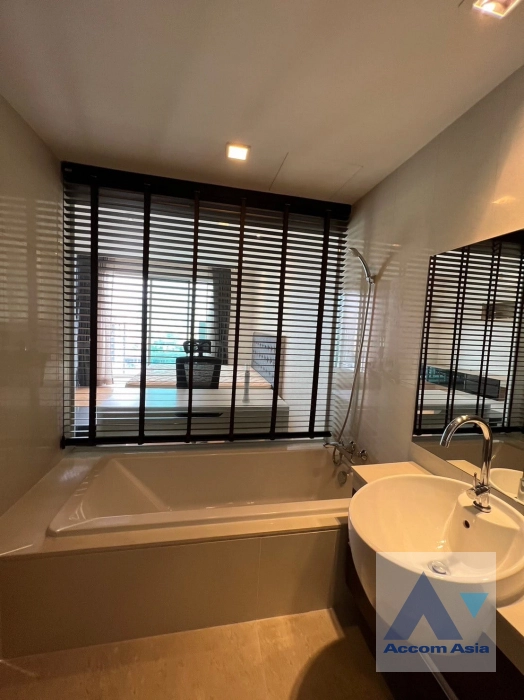 13  2 br Condominium For Sale in Sukhumvit ,Bangkok BTS Phra khanong at Sky Walk Condominium AA40401