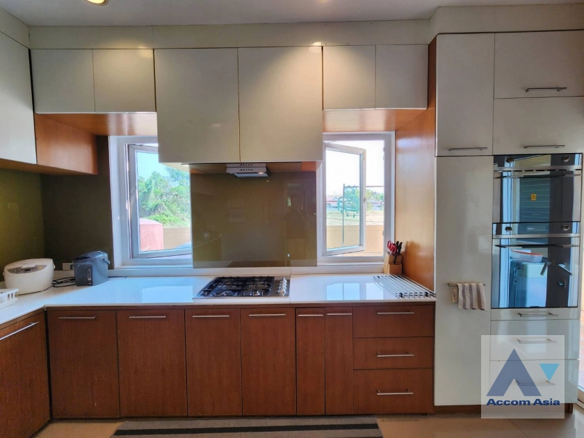 unit 6 Bedrooms  House For Rent in Samutprakan, Samutprakan  (AA40406)