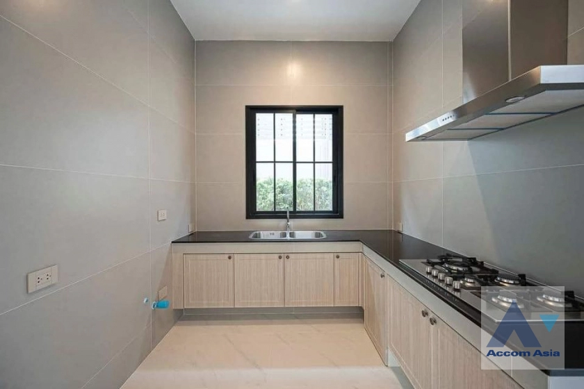 unit 4 Bedrooms  House For Sale in Phaholyothin, Bangkok  (AA40416)