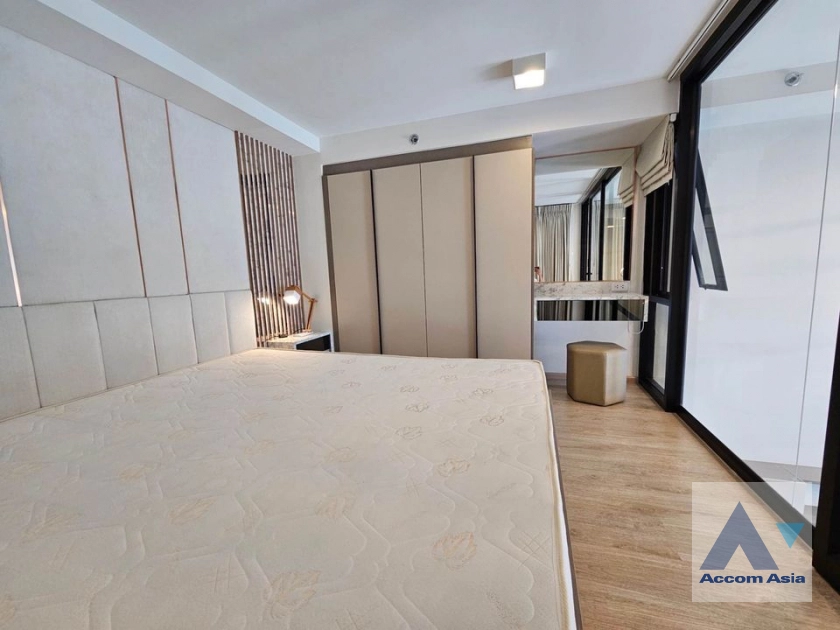  1 Bedroom  Condominium For Rent & Sale in Charoennakorn, Bangkok  (AA40420)